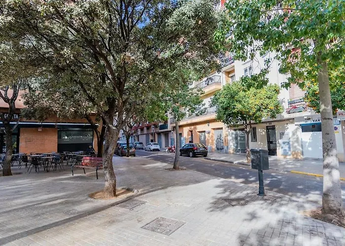 Ciudad Artes Gem: Stylish Near Ruzafa & شقة فالنسيا