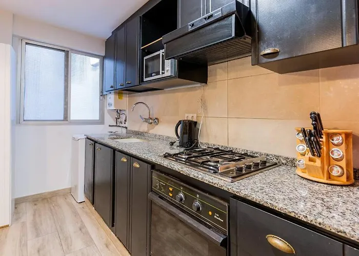 Ciudad Artes Gem: Stylish Near Ruzafa & شقة