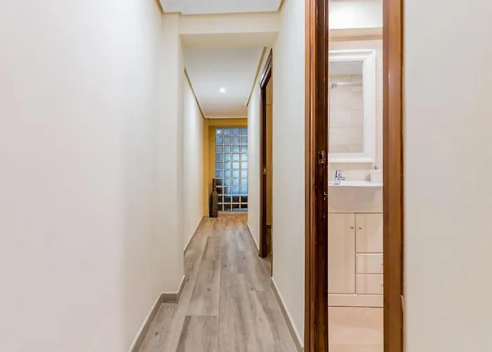 Ciudad Artes Gem: Stylish Near Ruzafa & شقة *