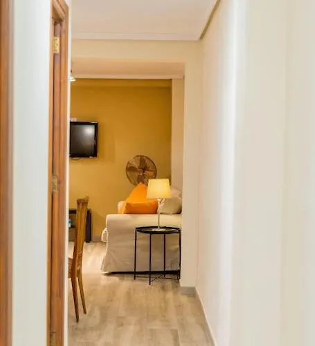 Ciudad Artes Gem: Stylish Near Ruzafa & شقة *