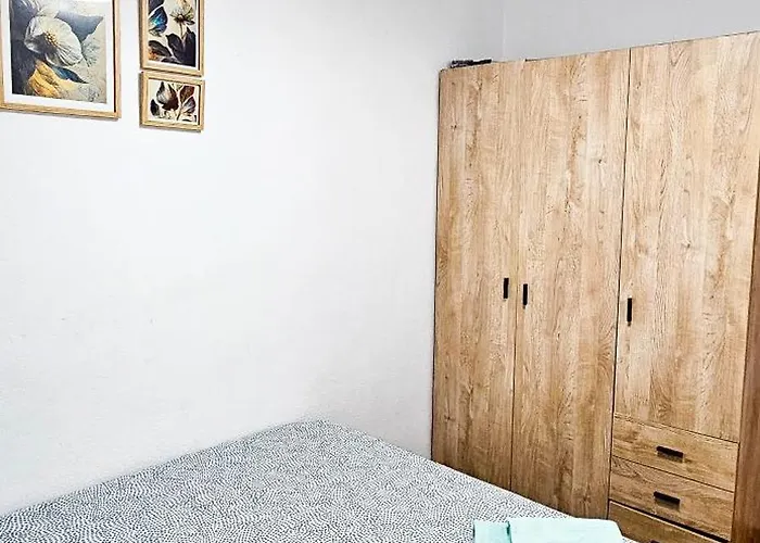 Bright Apt With Balcony Between Beach & Center 6P Valencia