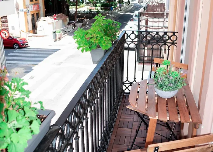 Bright Apt With Balcony Between Beach & Center 6P Valencia