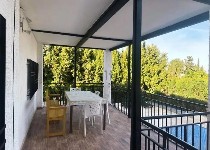 Lille En Provence Holiday home *