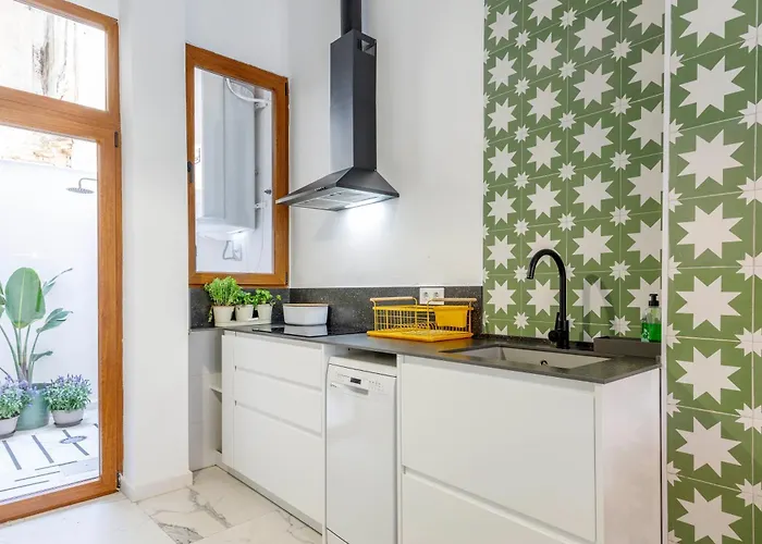 Artisan Haven: El Cabanyal Oasis بيت للعطل