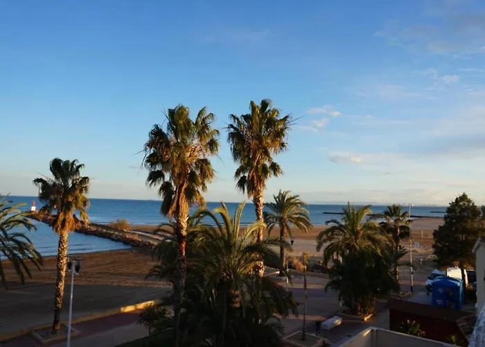 Beachfront 度假居