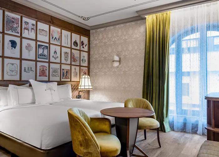 Palacio Santa Clara, Autograph Collection