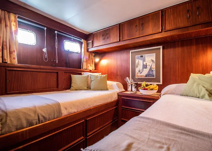 Yacht Our Alissa Valenza