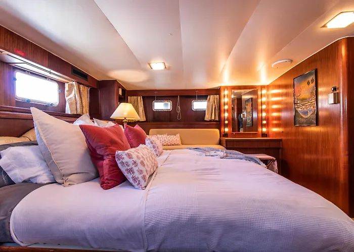 Yacht Our Alissa Botel