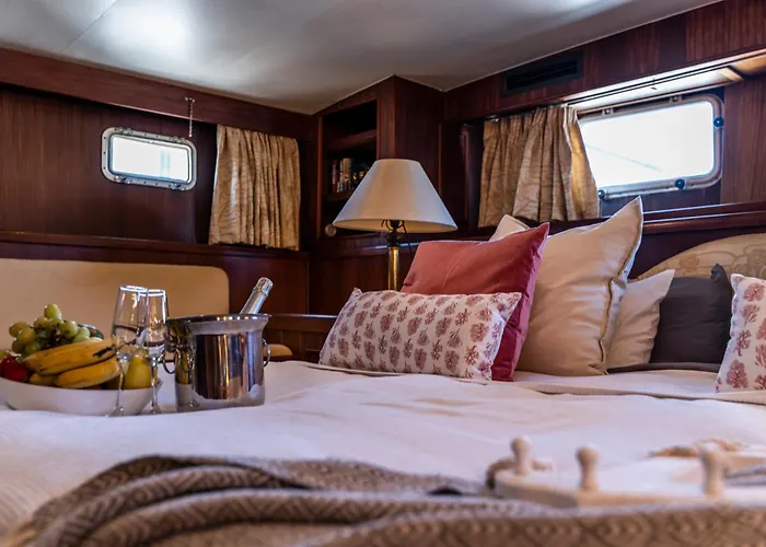 Yacht Our Alissa Botel Valenza