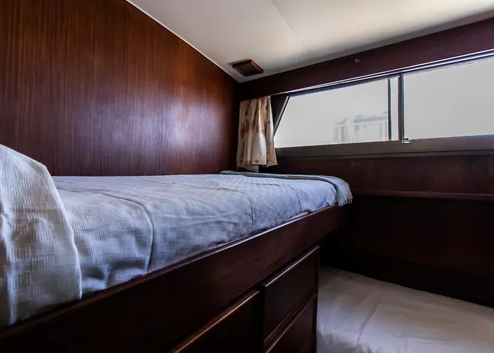 Yacht Our Alissa Valenza