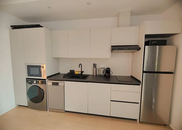 Miramar Rd B * Valence