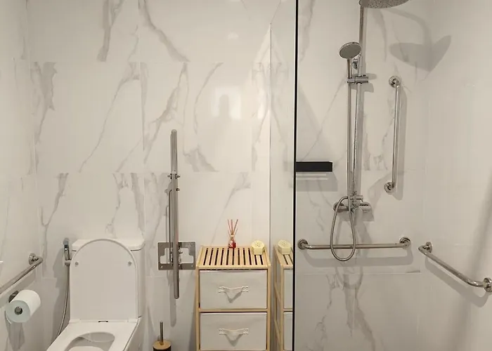 Eliving - Biopark Center & Airport شقة