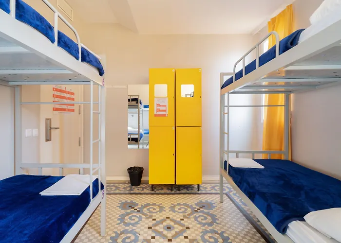 Purple Nest Hostel *