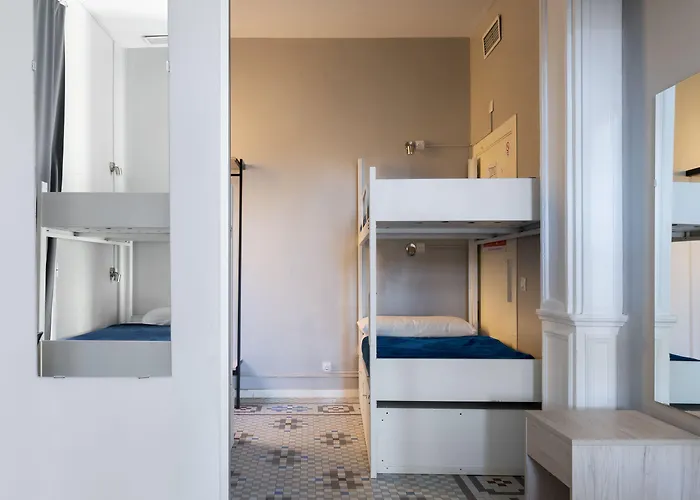 Hostel Purple Nest *