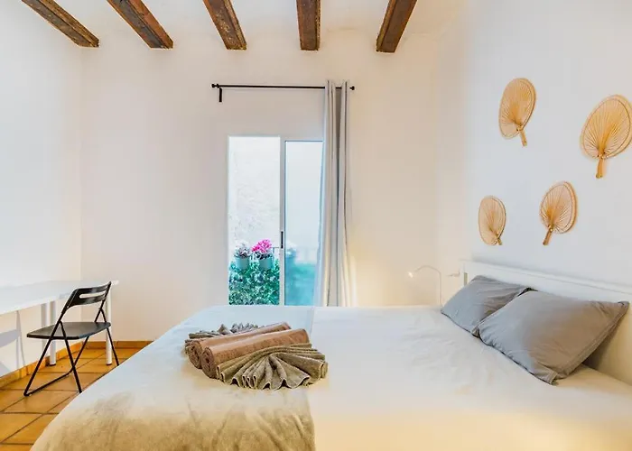 Invalencia Musico 2 Turia Gardens * فالنسيا