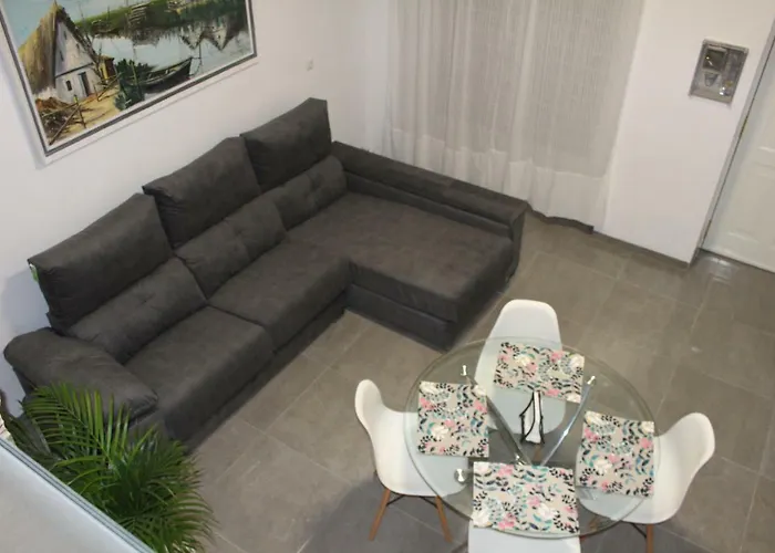 Luminoso Cerca De La Playa Y Puerto شقة