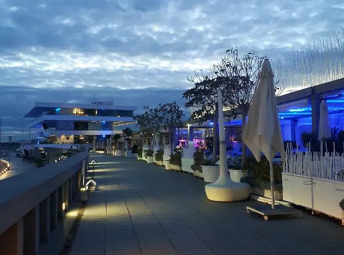 Luminoso Cerca De La Playa Y Puerto فالنسيا