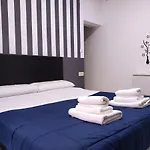 Flats Friends Plaza De La Reina בית הארחה ולנסיה