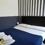 Flats Friends Plaza De La Reina בית הארחה 4*