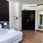 Flats Friends Plaza De La Reina 4*
