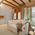 Design House With Swimming Pool Near The Sea Apartment *