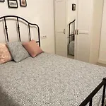 Malvarrosa Private In Shared Homestay *