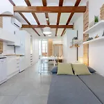 Apartup Arenas Apartment