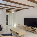 Apartament Market - Ciutat Vella, Exclusively For Families - Mid-term *