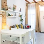 Apartup Arenas Apartment *