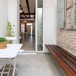 Apartup Arenas Apartment