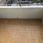 Relaxing Reina Valencia