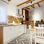 Encantador Vigas De Madera Appartamento Valenza