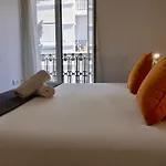 Hosted By Gracie Apartament *