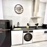 Apartment Convenient, Charming 15 Mins From Center *