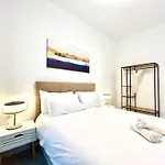 Convenient, Charming 15 Mins From Center Apartment Valencia
