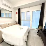 Convenient, Charming 15 Mins From Center Apartment