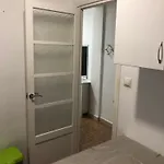 Dos Puerto En Piso Compartido 홈스테이 *