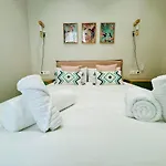 Bright & Stylish Flat Close To Center Apartmán *