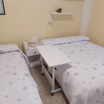 Se Alquila Doble Con Aire Acondicionado * Valencia