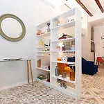 Clero Flat Suite By Invalencia アパート