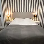7 Moons Valencia