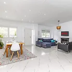 Casa Familiar 9 Pax, Smart Tv, Centro, Playa, Cafe, Ac *