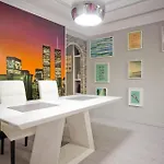 4-bed Sleeps 7 Free Parking Apartment *