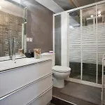 4-bed Sleeps 7 Free Parking