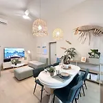 Ecocasa 12pax Perfecta Grupos, Reforma Lujo, Junto Parada Metrovalencia, Cerca Centro Valencia Y Playa, Lavadora, Secadora Equipamiento Total