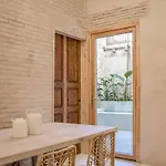 Design House With Swimming Pool Near The Sea Apartment *
