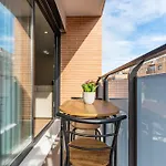 Apartment Brand New And Stylish 1 Bdr By Invalencia