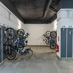 Brand New And Stylish 1 Bdr By Invalencia *