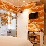 Host & Otel