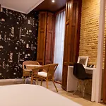Host & Otel Valensiya